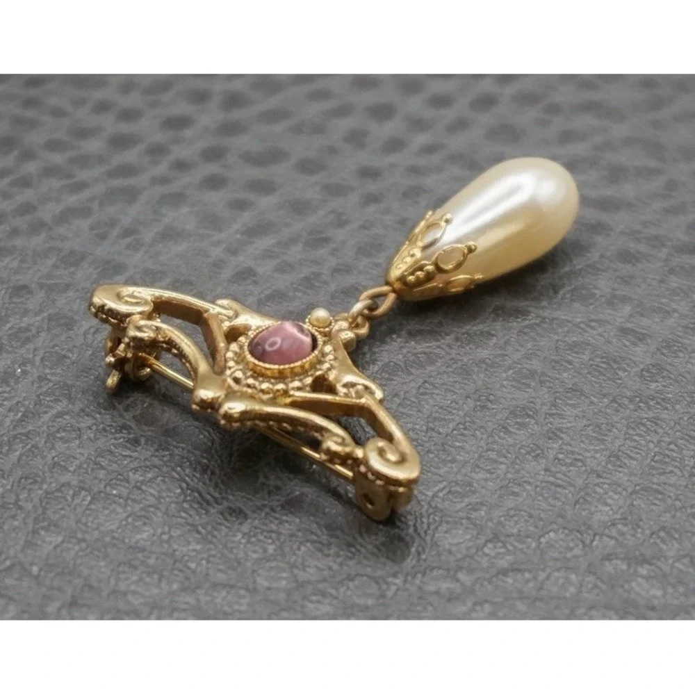 1928 Brand Vintage Pin Brooch Faux Pearl Dangle Purple Gripoix Style Cabochon